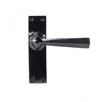 Wardlo deurkruk op schild 148x39mm Blind smeedijzer zwart