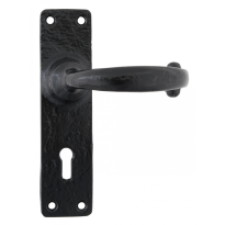 Wardlo deurkruk op schild 152x38mm BB57 smeedijzer zwart