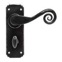 Wardlo deurkruk op schild 152x51mm WC57 smeedijzer zwart