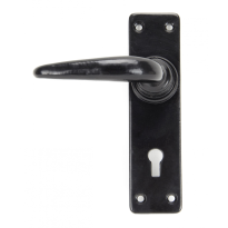 Wardlo deurkruk op schild 155x40mm BB57 smeedijzer zwart