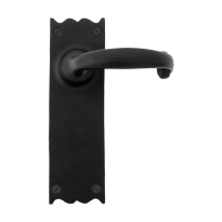 Wardlo deurkruk op schild 167x50mm Blind smeedijzer zwart